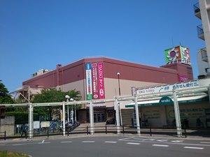 【周辺】東寝屋川駅西側徒歩２分　イズミヤ　東寝屋川店