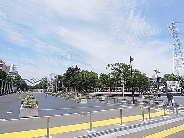 【周辺】綾瀬駅前広場（185m）