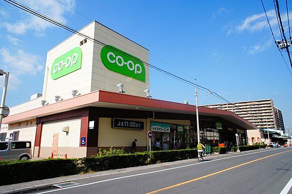 【周辺】コープ武蔵浦和店まで1300m　毎日のお買い物はロヂャース、ワイバリュー、コープ等が便利です