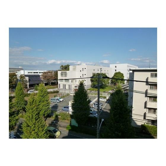 【周辺】熊本県立大学がベランダから見えます。