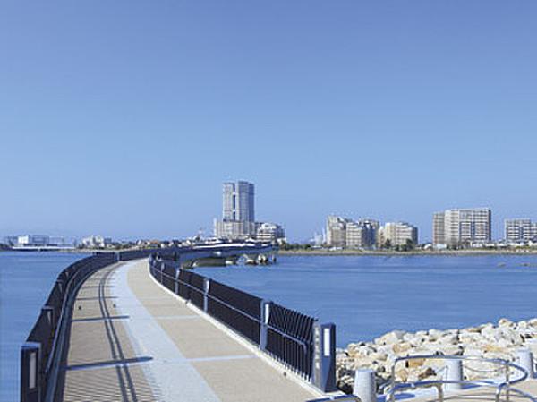 【周辺】アイランドシティ遊歩道（名称；あいたか橋）。海沿いを散歩したりジョギングできるよう整備。１周３kmあります。