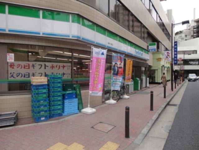 【周辺】ファミリーマート麻布十番店 592m