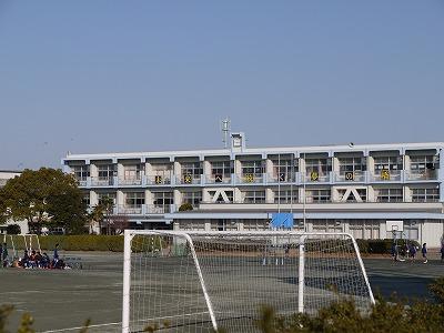 【周辺】あま市立甚目寺中学校（571m）