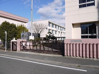 【周辺】清須市立新川中学校（829m）
