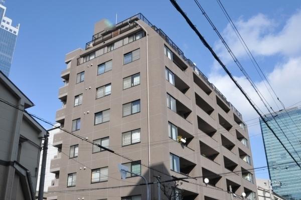 【外観】地上10階建て　RC造の立派なマンションです　平成12年3月築　JR・阪急・地下鉄大阪駅より徒歩10分　通勤・通学にも便利な立地です