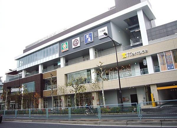 【周辺】大江戸線落合南長崎駅には商業施設があります。
