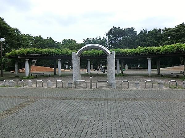 【周辺】大泉中央公園 2404m