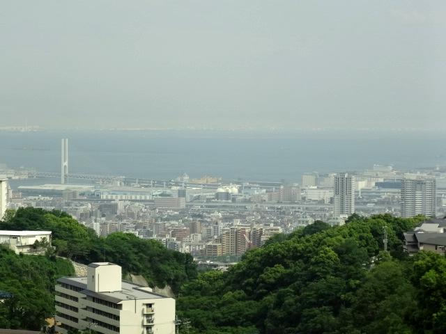 【周辺】バルコニーからの景観。大阪湾・市街地を一望できるパノラマ眺望。