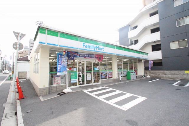 【周辺】ファミリーマート堺町店（431m）