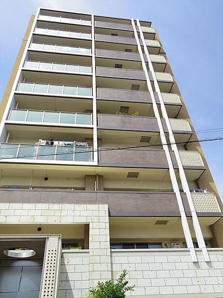 【外観】平成19年6月建築。閑静な住宅街に立地する地上10階建てマンションです。