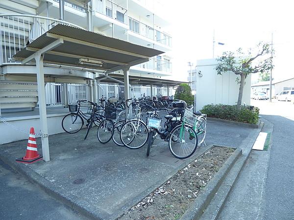 【周辺】自転車もしっかり駐輪出来ます。