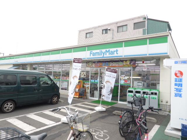 【周辺】ファミリーマート 東大和青梅街道店（636m）