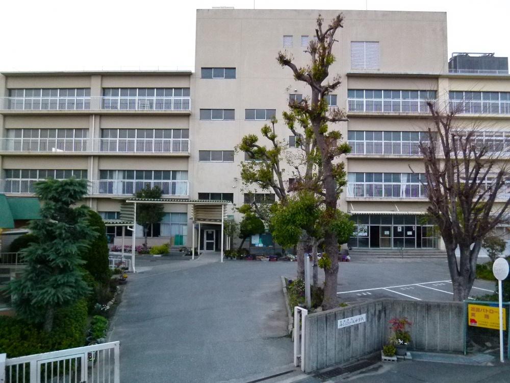 【周辺】中学校宝塚市立　南ひばりガ丘中学校まで878ｍ