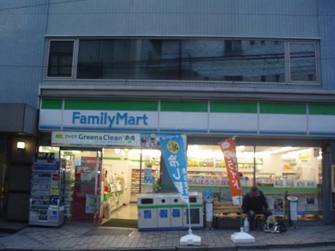 【周辺】ファミリーマート 東京医科大学前店（96m）