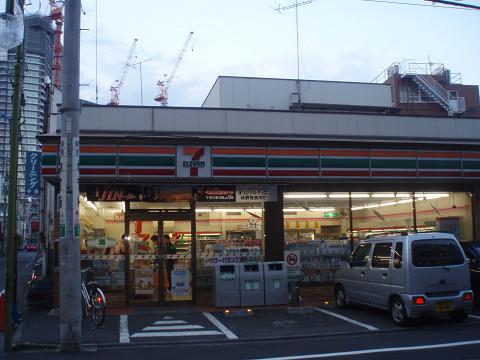 【周辺】セブンイレブン 新宿6丁目店（77m）