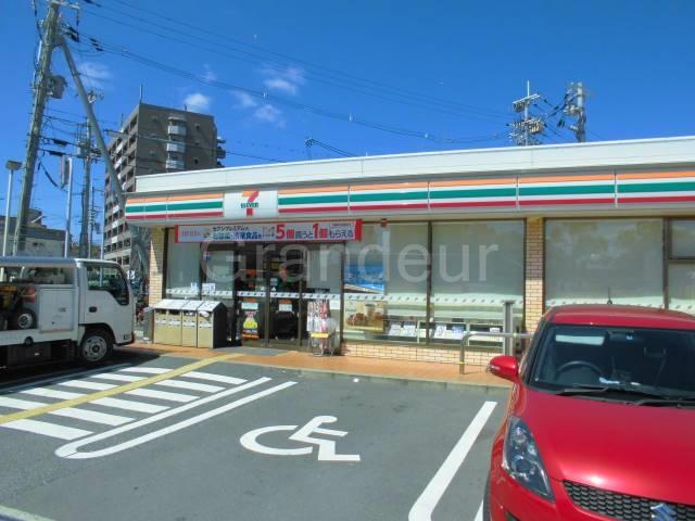 【周辺】セブンイレブン大阪鶴見緑地店
