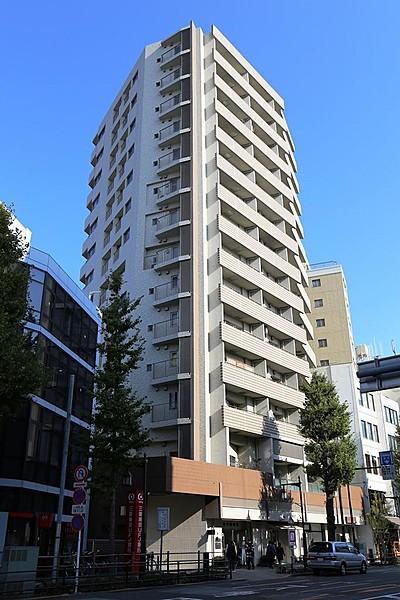 【外観】JR山手線「目白」駅から徒歩２分という利便性の高い立地のマンションです。