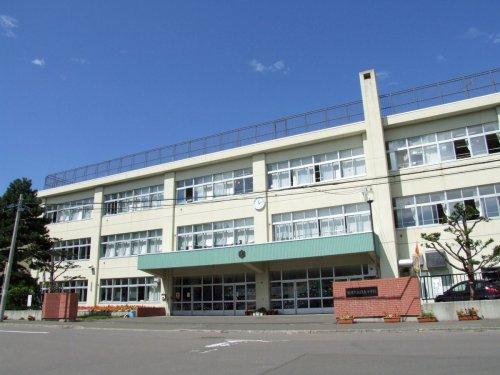 【周辺】小学校札幌市立 緑丘小学校まで405ｍ