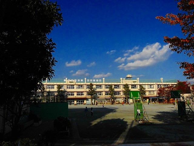 【周辺】世田谷区立経堂小学校（331m）