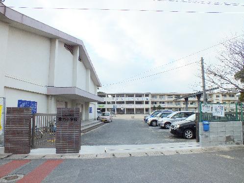 【周辺】北九州市立徳力小学校（579m）