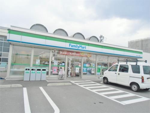 【周辺】ファミリーマート苅田バイパス磯浜店（359m）