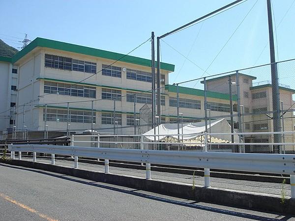 【周辺】北九州市立戸ノ上中学校（561m）
