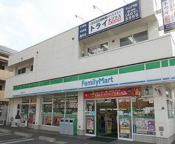 【周辺】ファミリーマート福岡上山門2丁目店