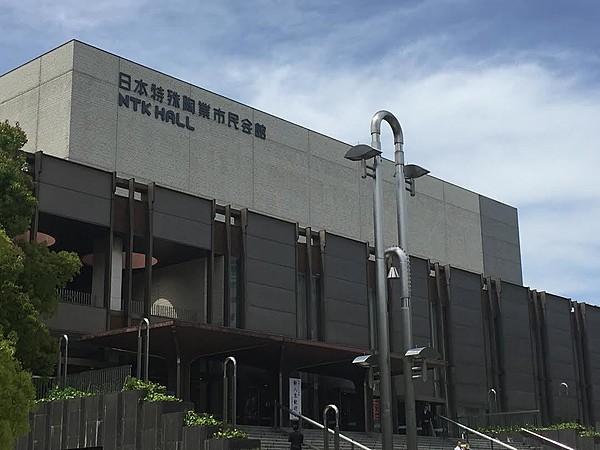 【周辺】日本特殊陶業市民会館ホールおよび会議室等による複合施設。