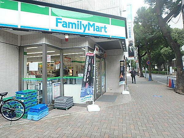 【周辺】ファミリーマート金山1丁目店日本特殊陶業市民会館の裏にあります。 徒歩 約2分（約140m）
