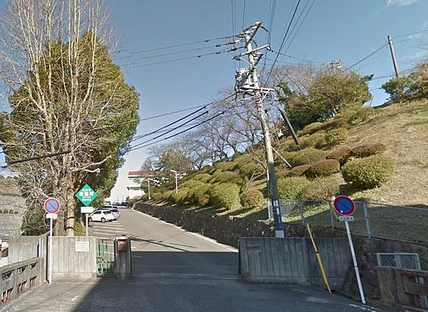 【周辺】長崎市立滑石中学校 826m
