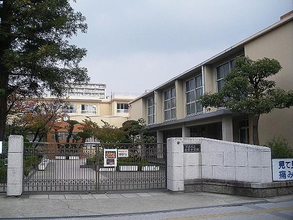 【周辺】茨木市立養精中学校（611m）
