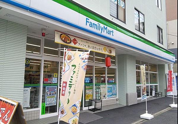 【周辺】ファミリーマート新横浜店 705m