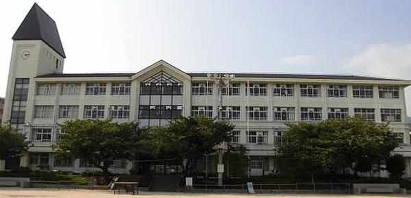 【周辺】小学校神戸市立六甲小学校まで272ｍ