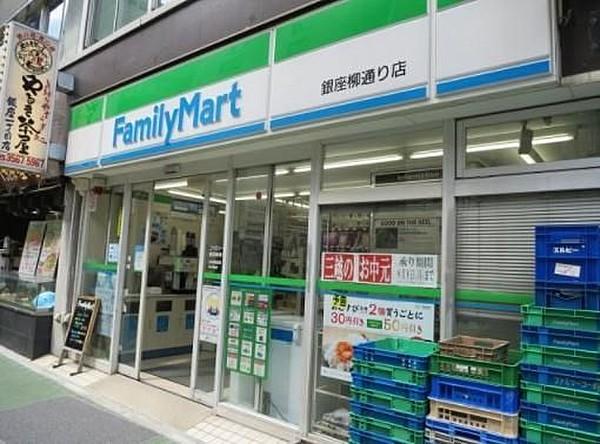 【周辺】ファミリーマート 銀座昭和通り店 徒歩2分。 140m