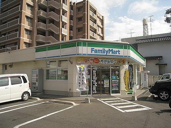 【周辺】ファミリーマート／八幡産医大通り店 (177m)