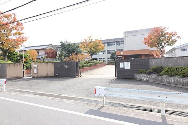 【周辺】田原本町立北中学校（1566m）