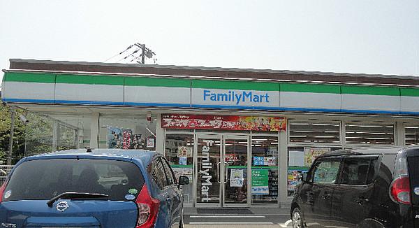 【周辺】ファミリーマート小倉葛原本町六丁目店（259m）