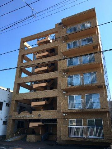 【外観】平成元年11月竣工の6階建て単身・ファミリー向けマンションです。 
