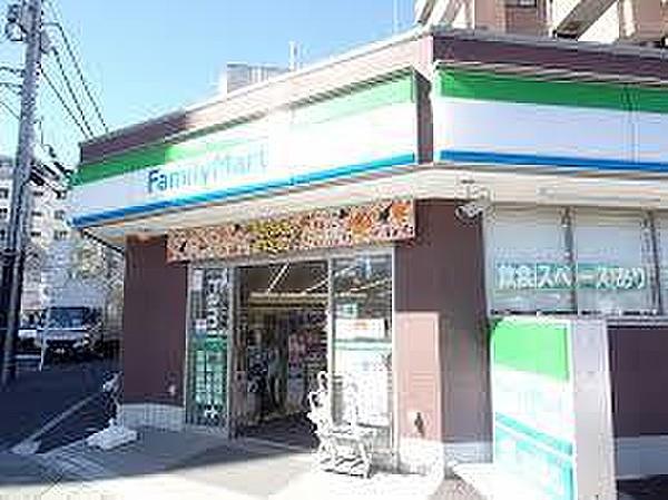 【周辺】ファミリーマート 横浜反町一丁目店157m