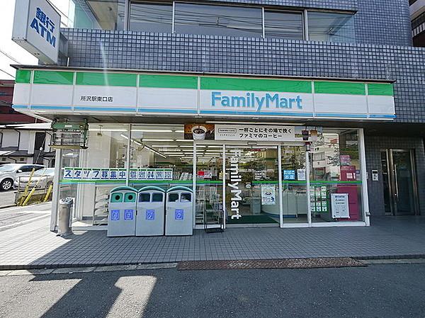 【周辺】ファミリーマート所沢駅東口店 98m