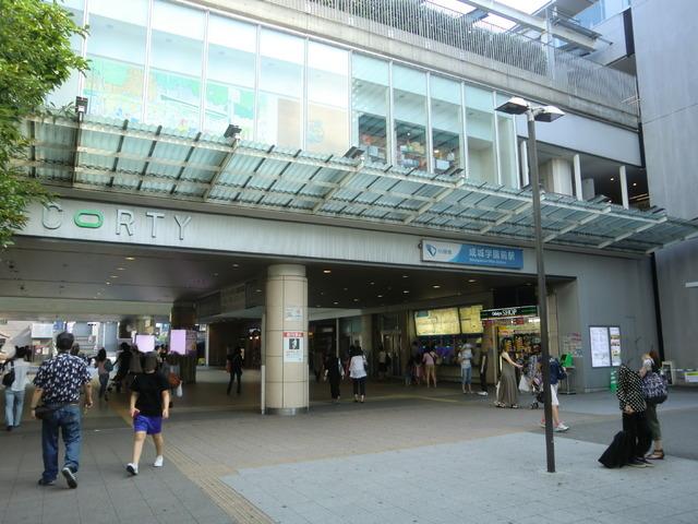 【周辺】急行停車で便利な小田急線成城学園前駅です