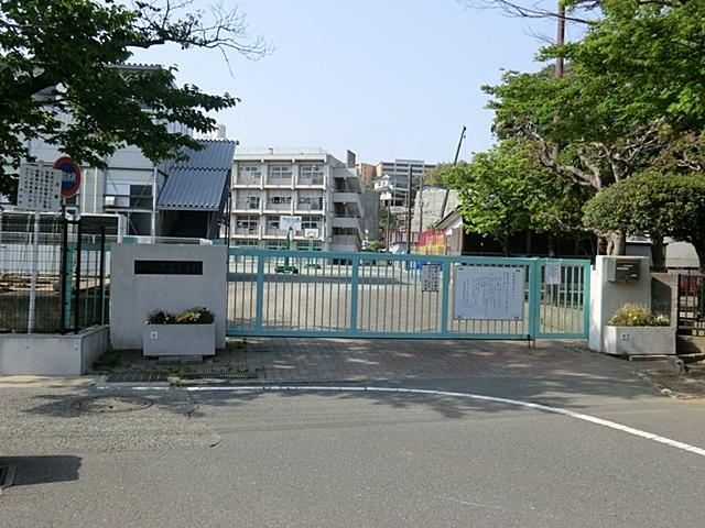 【周辺】横浜市立六浦小学校　800ｍ