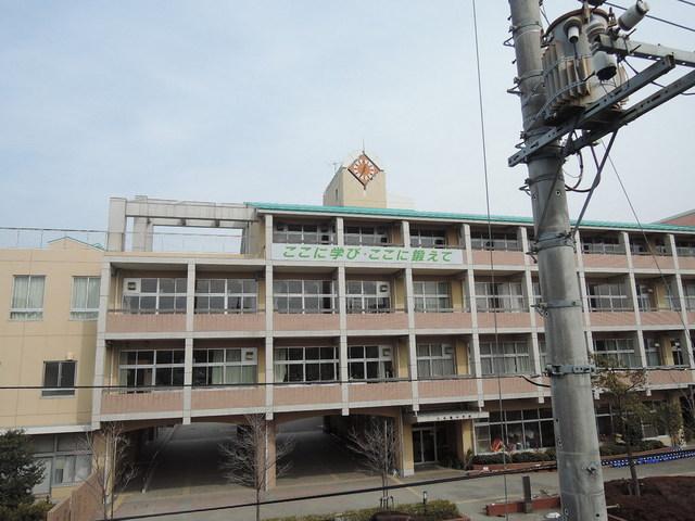【周辺】大谷場中学校／220m 