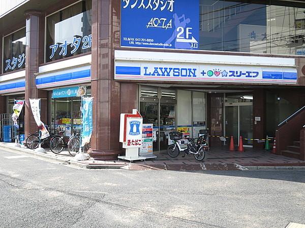 【周辺】ローソン・スリーエフ新松戸四丁目店まで80m、徒歩1分ほどにコンビニあり