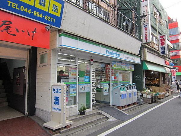 【周辺】ファミリーマート衣屋読売ランド駅前店まで176m
