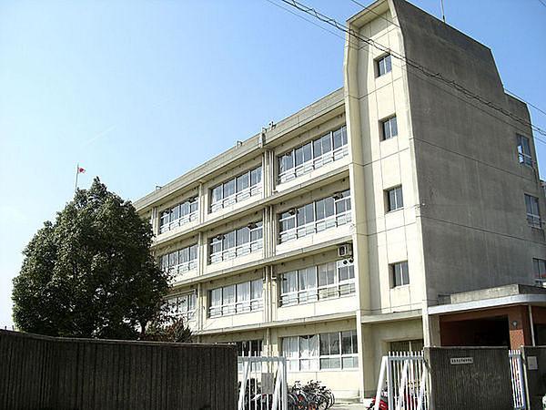 【周辺】茨木市立平田中学校まで1049m