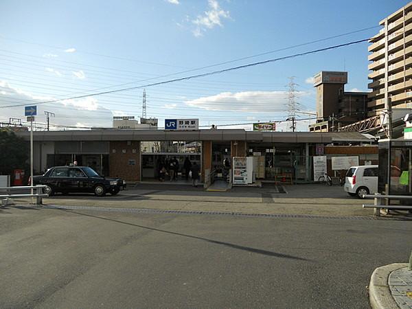 【周辺】野崎駅(JR 片町線)まで557m