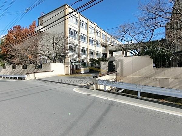 【周辺】神川中学校まで550m、徒歩…約7分