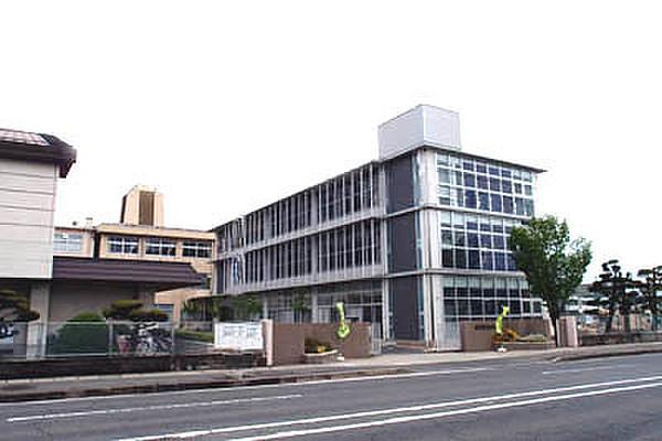 【周辺】岡山市立西小学校まで762m
