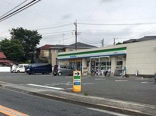 【周辺】ファミリーマート羽村羽加美店まで565m、徒歩で約6分です。駐車場も多くお車での買い物も可能